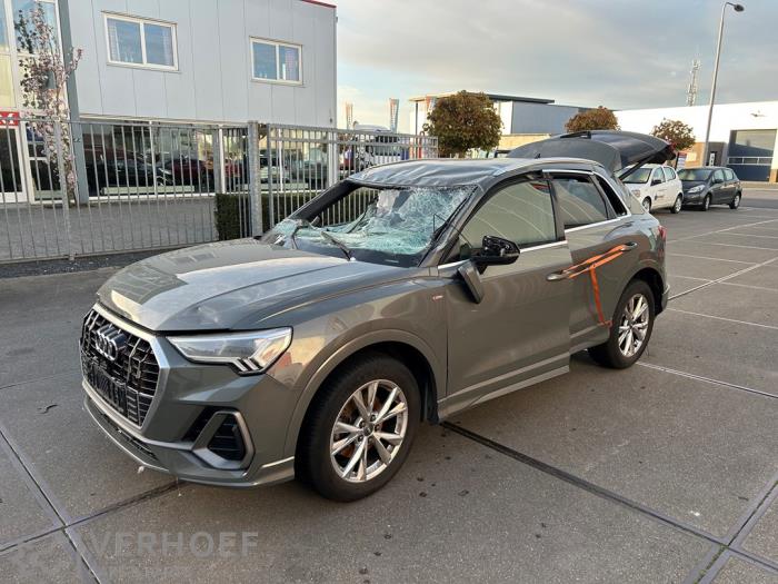 Audi Q3 1.5 35 TFSI 16V Épave (2018, Gris)
