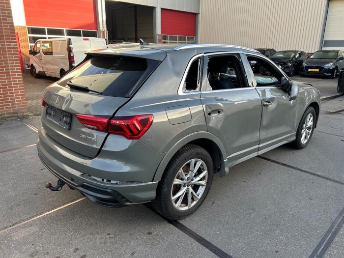 Audi Q3 1.5 35 TFSI 16V Épave (2018, Gris)