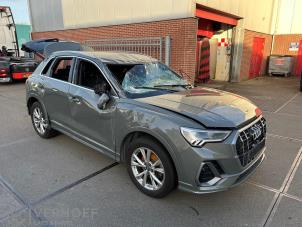 Audi Q3 1.5 35 TFSI 16V Épave (2018, Gris)