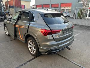 Audi Q3 1.5 35 TFSI 16V Épave (2018, Gris)