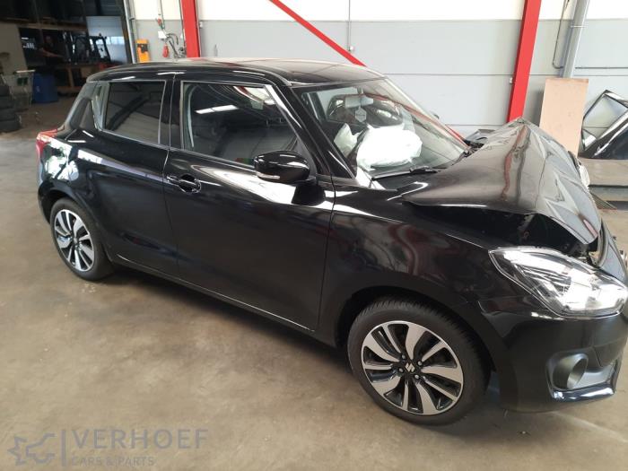 Suzuki Swift 1.2 Dual Jet 16V SHVS Samochód złomowany (2019, Czarny)