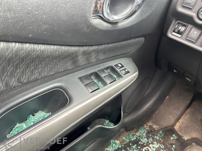 Nissan Note 1.2 DIG-S 98 Samochód złomowany (2015, Czarny)