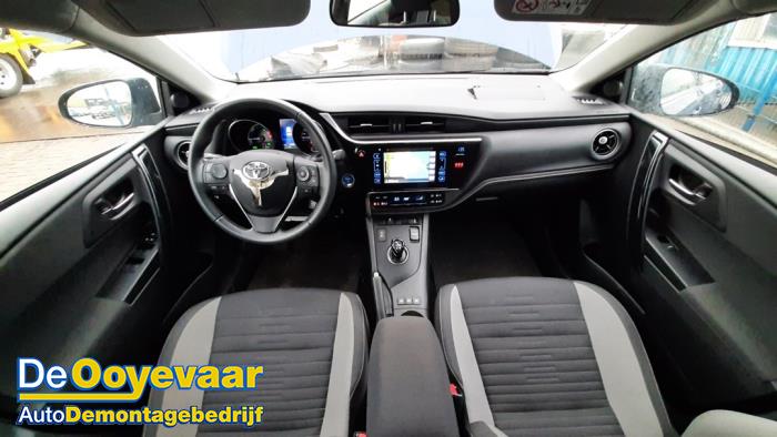Toyota Auris Touring Sports 1.8 16V Hybrid Épave (2019, Bleu)