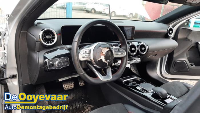Mercedes A Limousine 1.3 A-200 Turbo Samochód złomowany (2019, Szary)