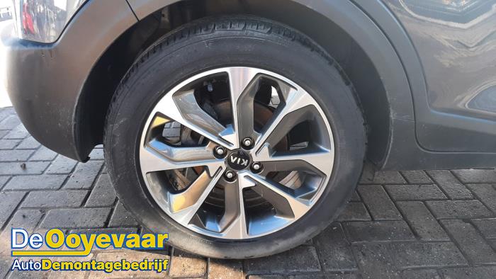 Kia Stonic 1.6 CRDi VGT 16V Épave (2018, Gris)