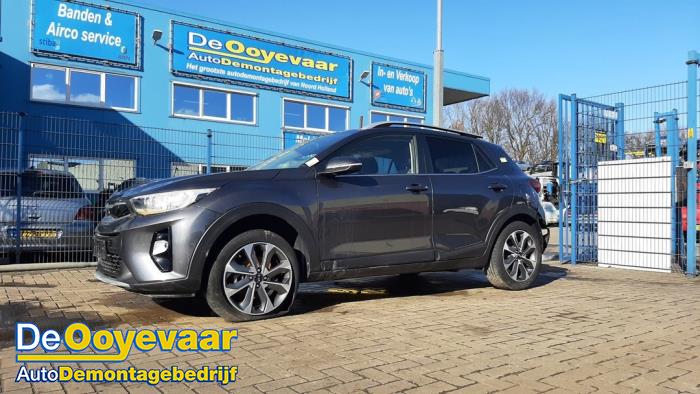 Kia Stonic 1.6 CRDi VGT 16V Épave (2018, Gris)