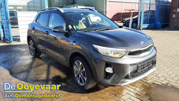 Kia Stonic 1.6 CRDi VGT 16V Épave (2018, Gris)