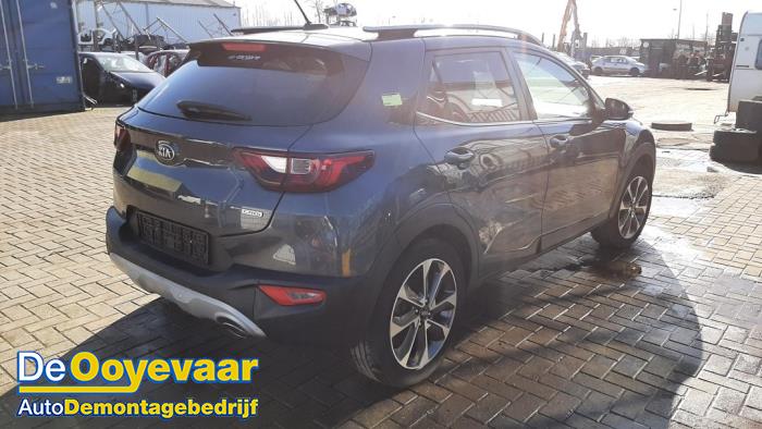 Kia Stonic 1.6 CRDi VGT 16V Épave (2018, Gris)