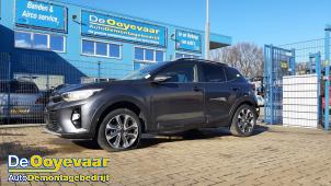 Kia Stonic 1.6 CRDi VGT 16V Épave (2018, Gris)