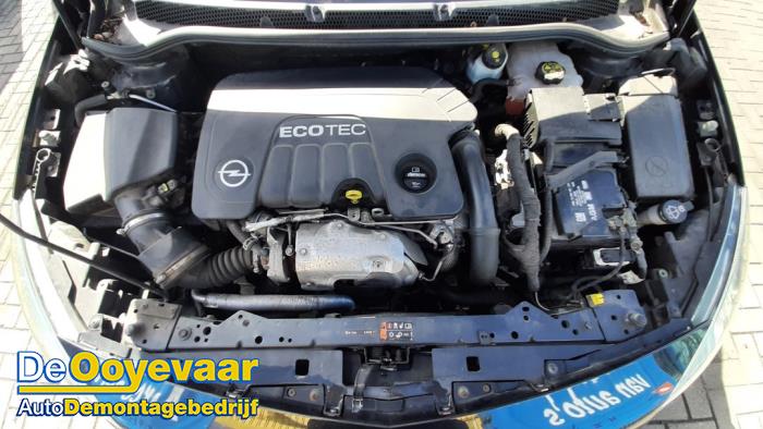 Opel Astra J Sports Tourer 1.6 CDTI 16V Salvage vehicle (2015, Black)