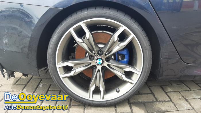 BMW 5 serie M550i xDrive 4.4 V8 32V TwinPower Turbo Vehículo de desguace (2017, Metálico, Negro)