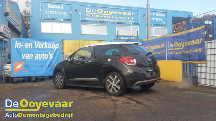Citroen DS3 1.6 e-HDi Vehículo de desguace (2011, Negro, Blanco)