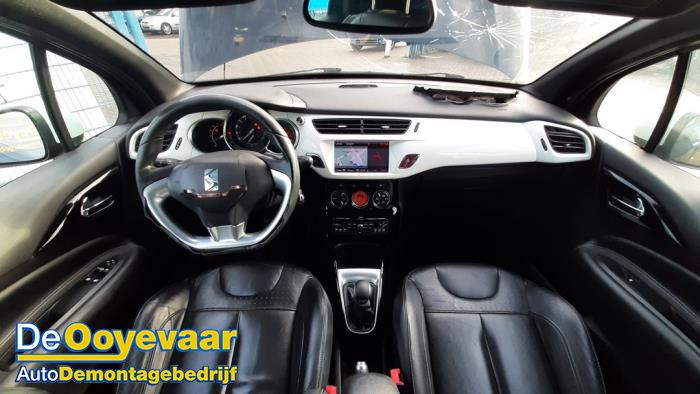 Citroen DS3 1.6 e-HDi Vehículo de desguace (2011, Negro, Blanco)