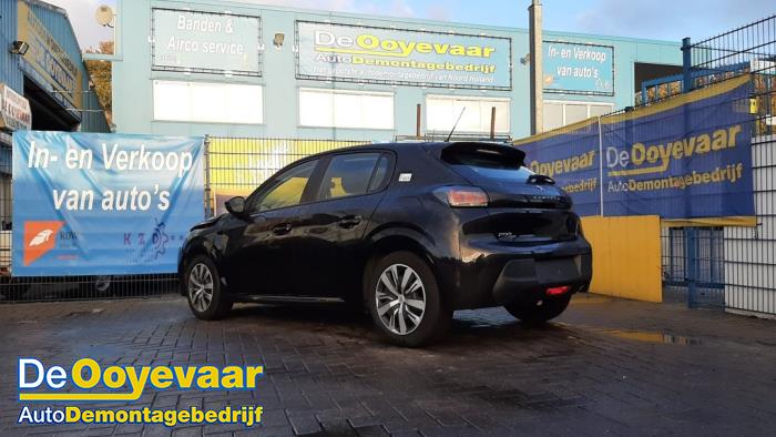 Peugeot 208 II 1.2 Vti 12V PureTech 75 Vehículo de desguace (2021, Negro)