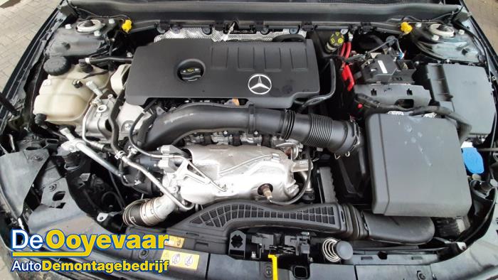 Mercedes CLA Shooting Brake 2.0 CLA-250 Turbo 16V Schrottauto (2020, Schwarz)