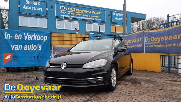 Volkswagen Golf VII 1.0 TSI 12V Vehículo de desguace (2018, Negro)