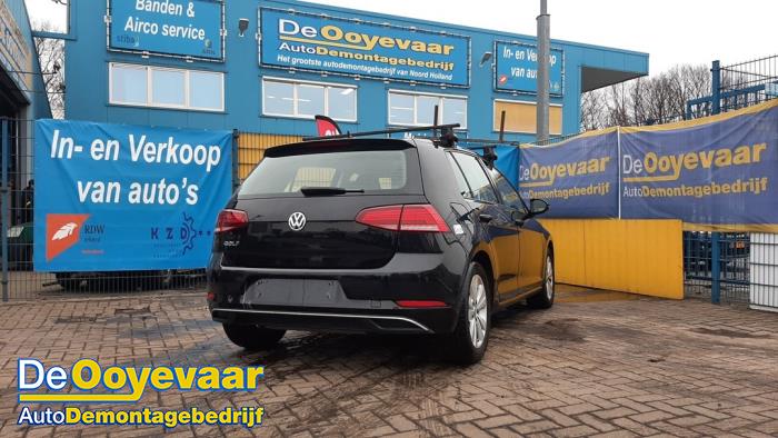 Volkswagen Golf VII 1.0 TSI 12V Vehículo de desguace (2018, Negro)