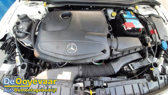 Mercedes GLA 1.6 200 16V Schrottauto (2015, Weiß)