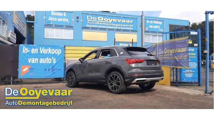 Audi Q3 1.5 35 TFSI 16V Mild Hybrid Samochód złomowany (2020, Metalik, Szary)