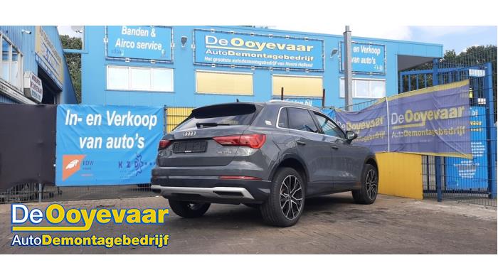 Audi Q3 1.5 35 TFSI 16V Mild Hybrid Samochód złomowany (2020, Metalik, Szary)