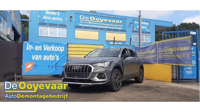 Audi Q3 1.5 35 TFSI 16V Mild Hybrid Samochód złomowany (2020, Metalik, Szary)