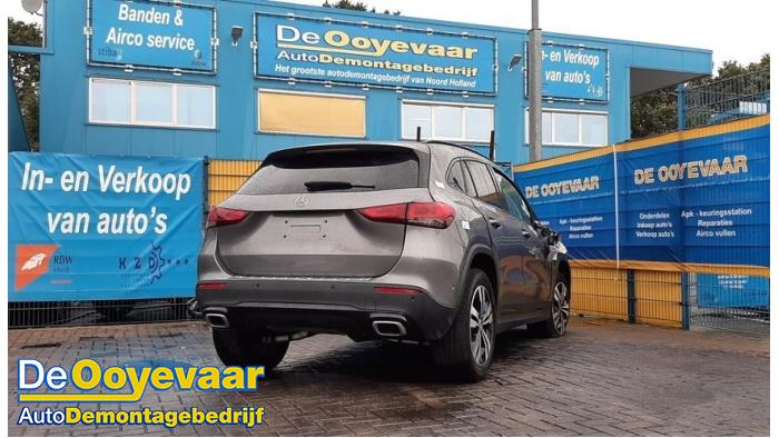 Mercedes GLA 1.3 180 Turbo 16V Épave (2021, Gris)
