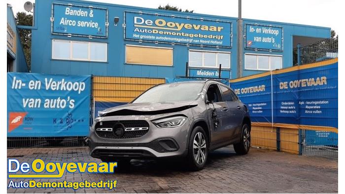 Mercedes GLA 1.3 180 Turbo 16V Épave (2021, Gris)