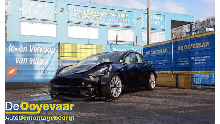 Tesla Model 3 EV AWD Salvage vehicle (2019, Black)