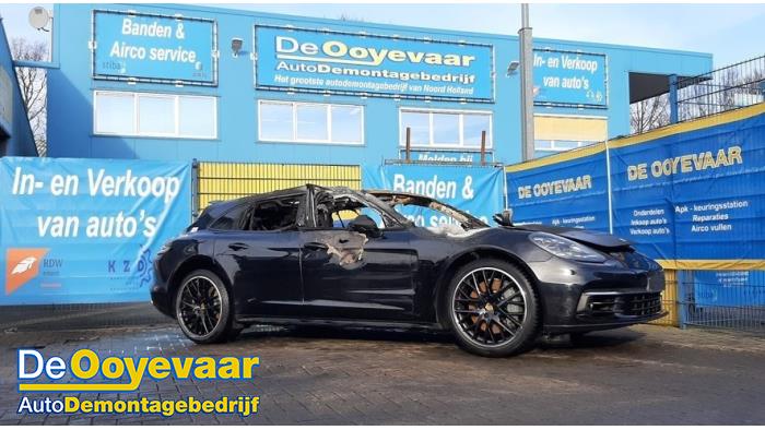 Porsche Panamera 2.9 V6 24V 4S Vehículo de desguace (2018, Negro)