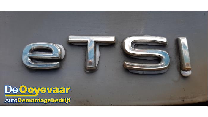 Volkswagen Golf VIII 1.5 eTSI 16V Samochód złomowany (2020, Szary)