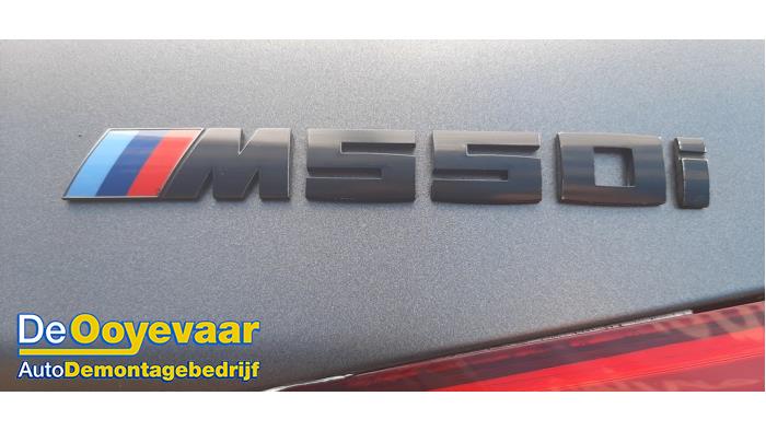 BMW 5 serie M550i xDrive 4.4 V8 32V TwinPower Turbo Samochód złomowany (2017, Ciemny, Niebieski)