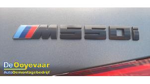 BMW 5 serie M550i xDrive 4.4 V8 32V TwinPower Turbo Samochód złomowany (2017, Ciemny, Niebieski)