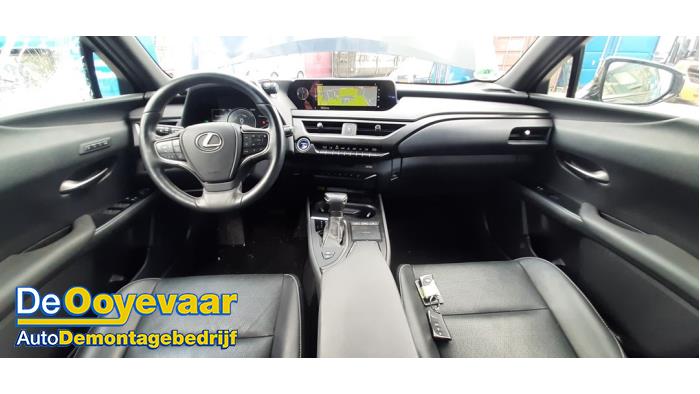 Lexus UX 250h 2.0 16V Épave (2019, Noir)