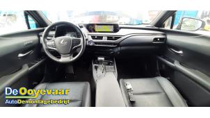 Lexus UX 250h 2.0 16V Épave (2019, Noir)