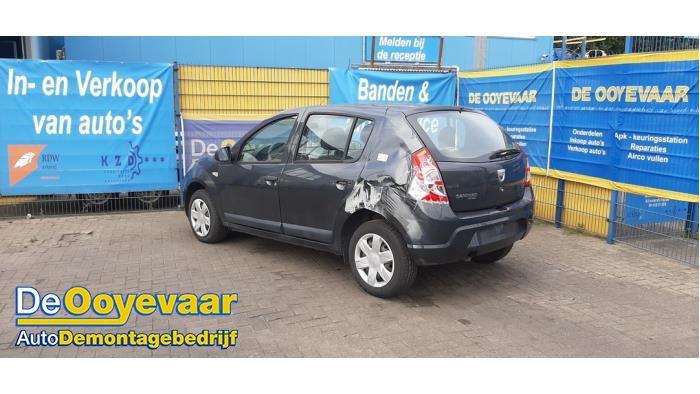 Dacia Sandero I 1.2 16V Skrotfordon (2009, GRIJS)