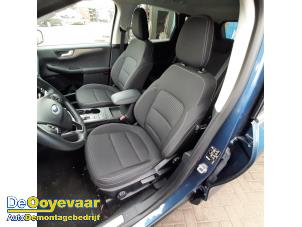 Ford Kuga III 2.5 PHEV 16V Samochód złomowany (2021, Niebieski)