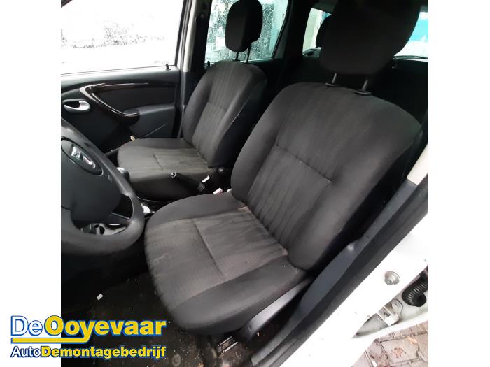 Dacia Duster 1.6 16V Épave (2011, Blanc)