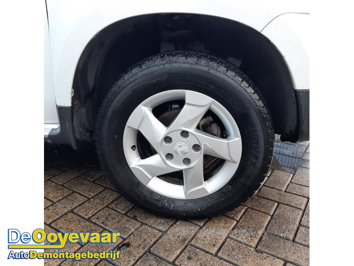 Dacia Duster 1.6 16V Épave (2011, Blanc)