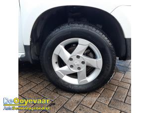 Dacia Duster 1.6 16V Épave (2011, Blanc)