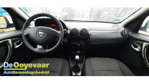 Dacia Duster 1.6 16V Épave (2011, Blanc)