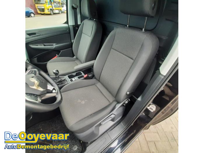 Volkswagen Caddy Cargo V 2.0 TDI BlueMotionTechnology Vehículo de desguace (2024, Negro)