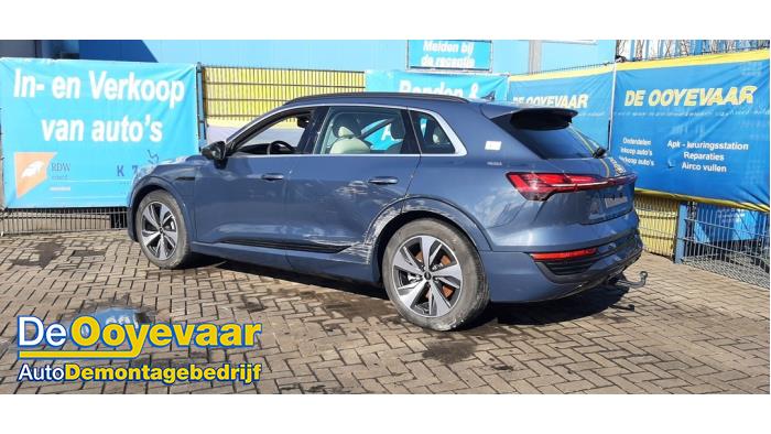 Audi Q8 E-tron 50 Quattro 95 kWh Épave (2023, Bleu)