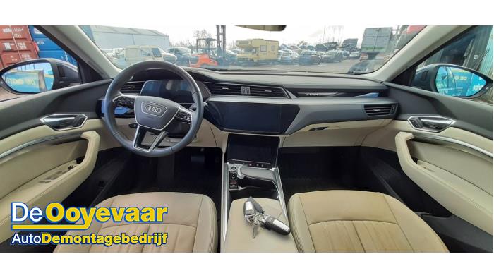 Audi Q8 E-tron 50 Quattro 95 kWh Épave (2023, Bleu)