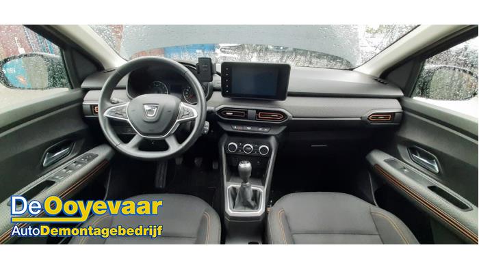 Dacia Sandero III 1.0 TCe 100 12V ECO-G Skrotfordon (2021, GRIJS)