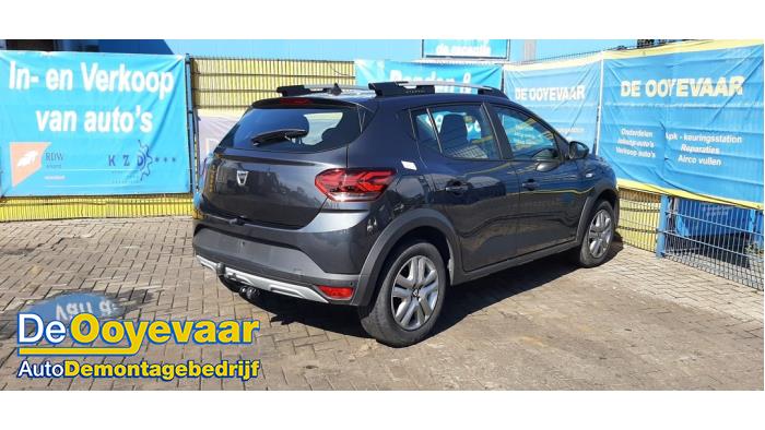Dacia Sandero III 1.0 TCe 100 12V ECO-G Skrotfordon (2021, GRIJS)