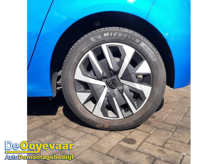 Peugeot 208 II 1.2 Vti 12V PureTech 75 Vehículo de desguace (2025, Azul)
