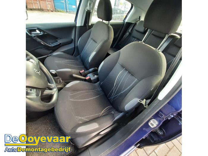 Peugeot 208 I 1.4 16V Épave (2012, Bleu)