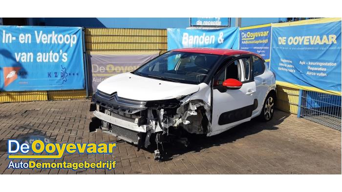 Citroen C3 1.2 12V e-THP PureTech 110 Samochód złomowany (2018, Bialy, Czerwony)