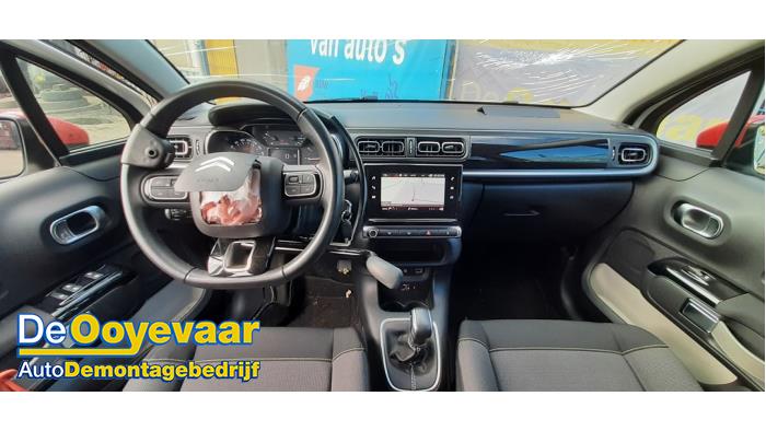 Citroen C3 1.2 12V e-THP PureTech 110 Samochód złomowany (2018, Bialy, Czerwony)