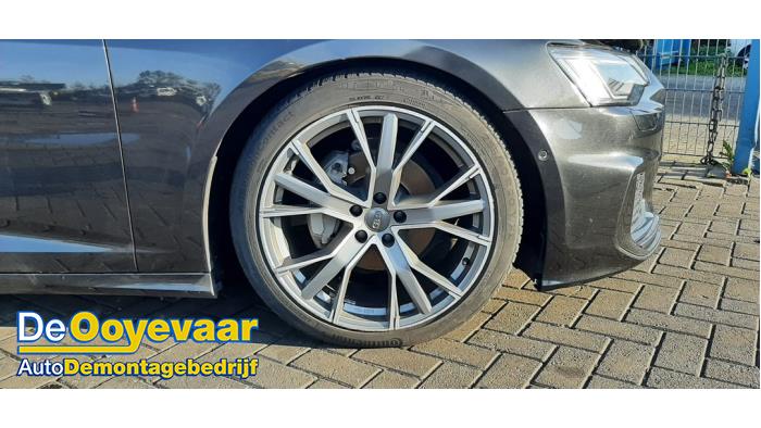 Audi A6 Avant 2.0 40 TDI Mild Hybrid Épave (2019, Gris)